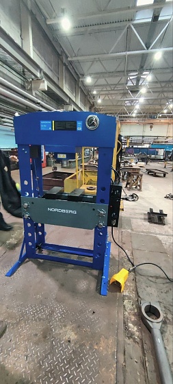 Пресс напольный пневмогидравлический, 100 т N36100A