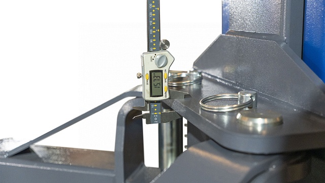 Подъемник двухстоечный 4 т, верхняя синхронизация, с электростопорами, H=3,6 м, 380 В, синий NORDBERG N4120HE-4B_3+2_380